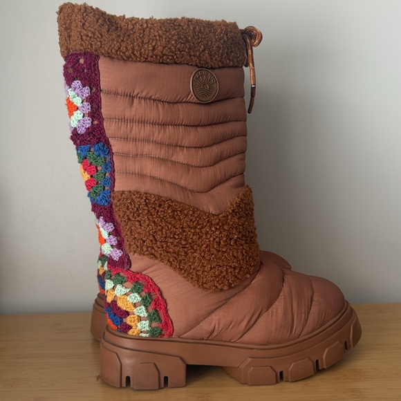 Farm Rio Appliquéd Crochet And Faux Shearling-trimmed Padded Shell Boots size 9 - Picture 6 of 12